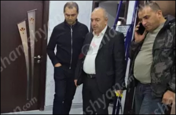 Հայտնաբերվել է Էջմիածնում առանձնակի դաժանությամբ հորը կյանքից զրկած որդուն, ով փորձում էր նետվել «Հաղթանակ» կամրջից